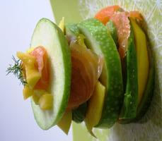 Millefeuille pomme verte, avocat, mangue et saumon fumé Millefeuille pomme verte, avocat, mangue et saumon fumé